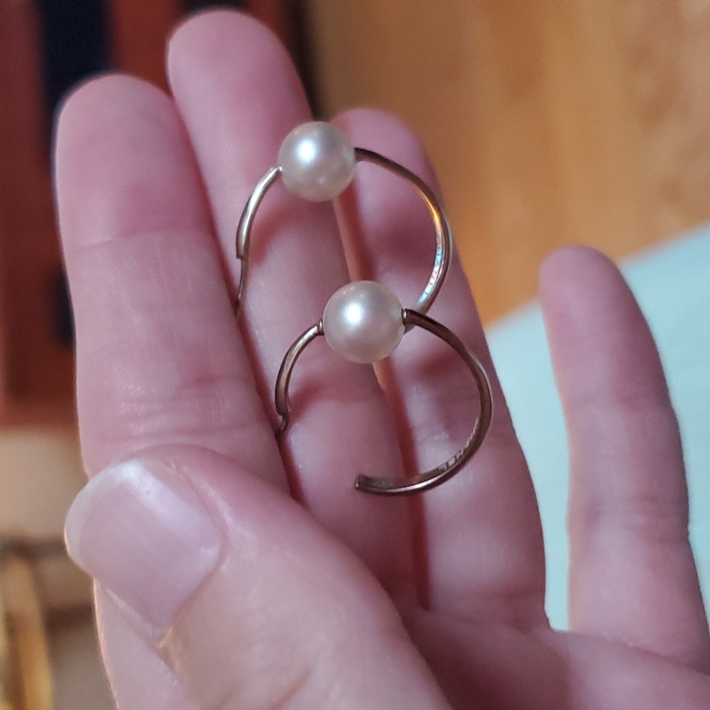 COPY - Chanel hoop earrings with pearl in middle